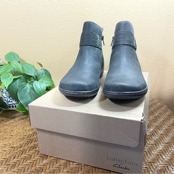 Clarks Cora Rae Traction Black Stretch Panel Stitched Soft Leather Ankle Booties - Picture 2 of 12